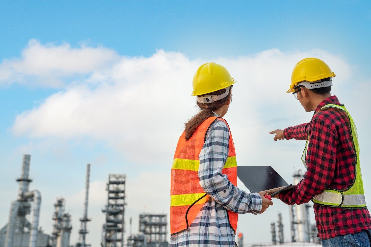 people-planning-on-worksite-stockimage